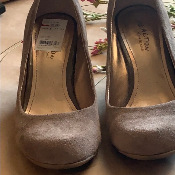 15. Reaction by Kenneth Cole Wedge Heels - Picture 4 of 7